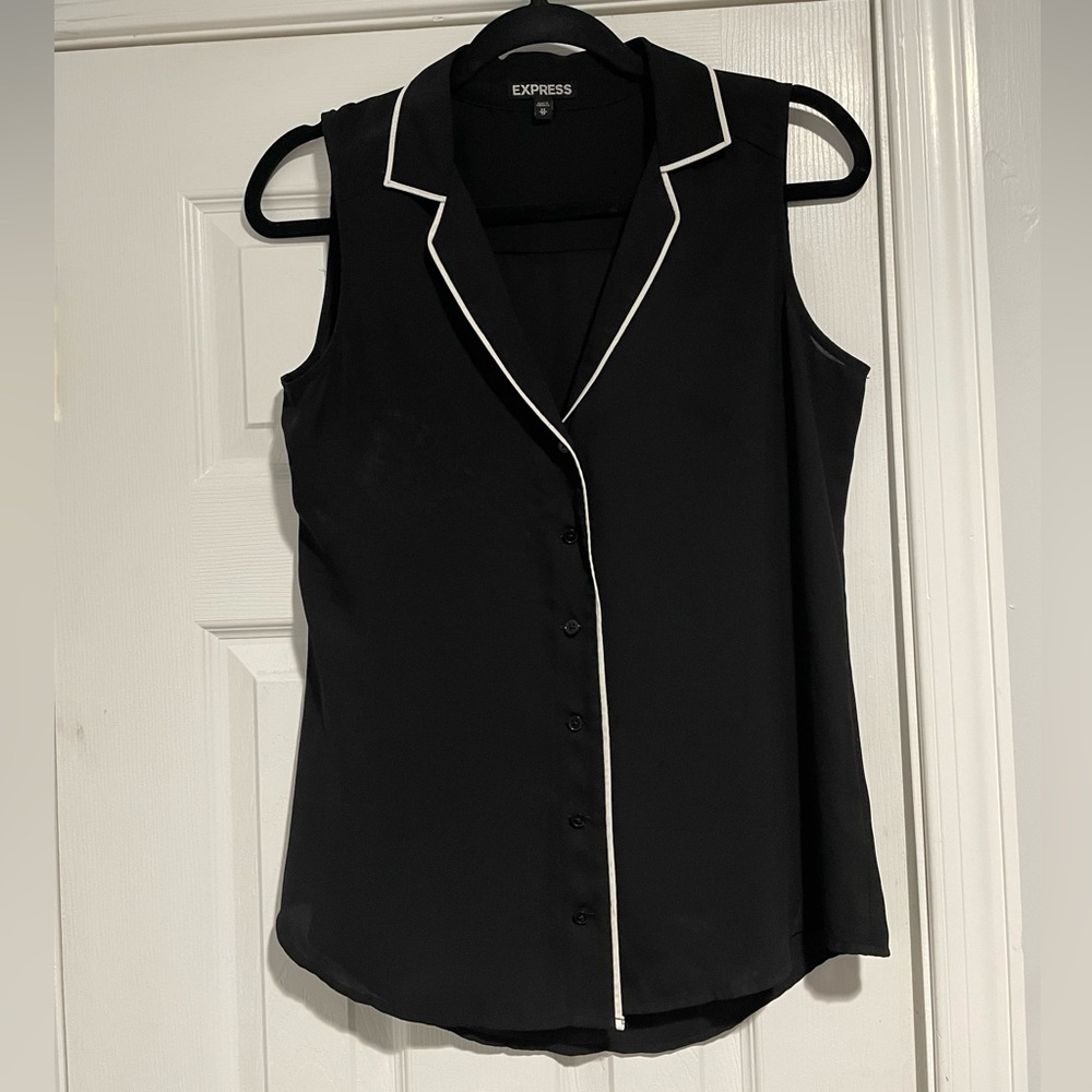 Express Black Sleeveless Button-Down Top with White Piping